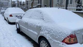 Bolu g&uuml;ne karla uyandı