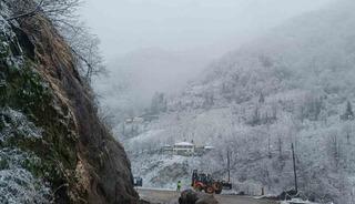Şalpazarı-Beşikd&uuml;z&uuml; karayolunda heyelan