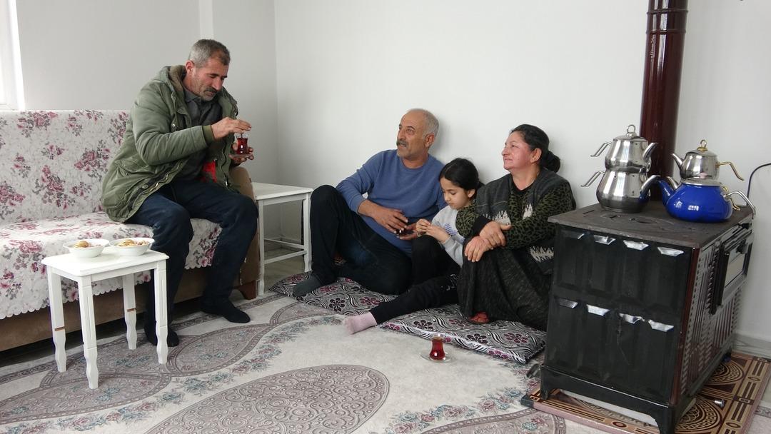 Bu k&ouml;yde kış aylarında sadece bir aile yaşıyor!  7