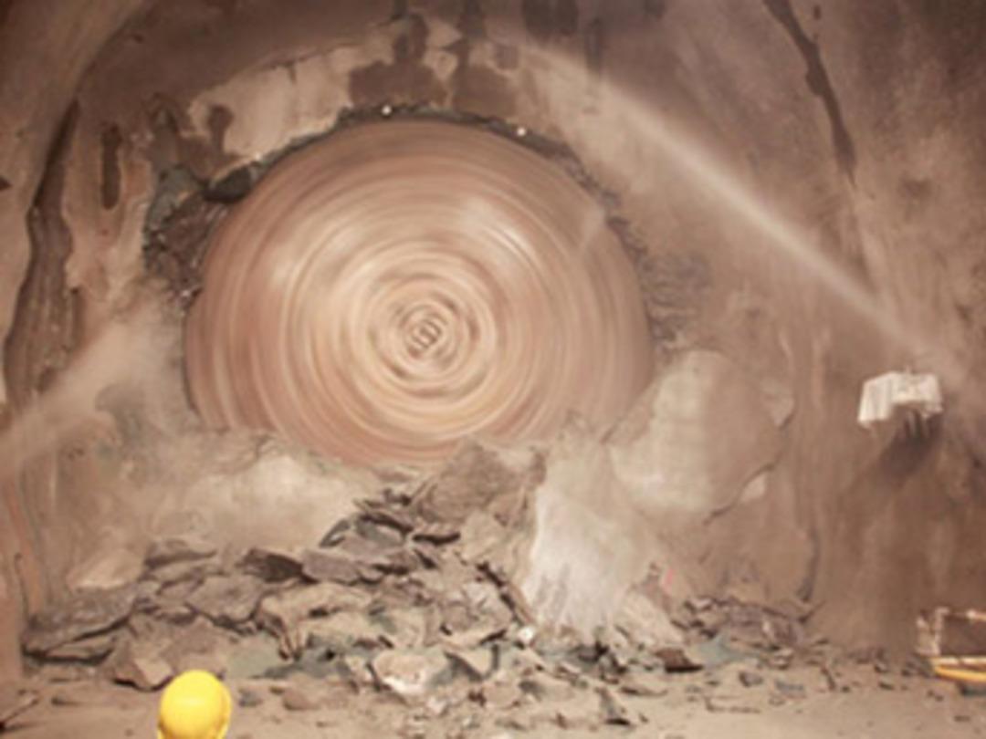 Tam 57 km! D&uuml;nyanın en uzun t&uuml;neli tamamlandı