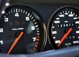 Çeyrek depo benzinle sakın araba kullanmayın!