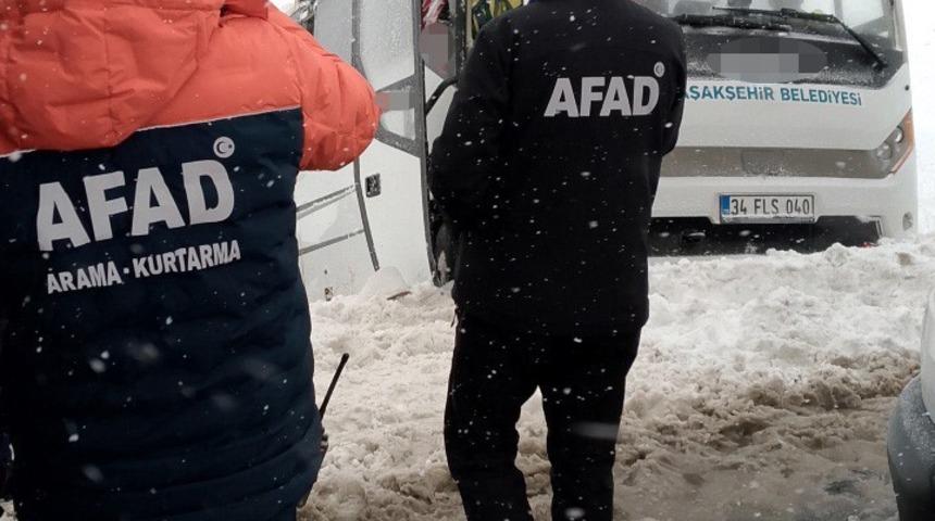 Cenaze taşıyan minib&uuml;s devrildi: 22 yaralı