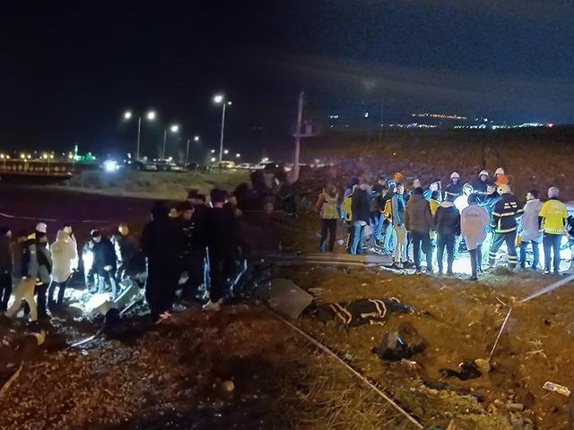 Batman'da iki otomobil &ccedil;arpıştı: &Ouml;l&uuml; sayısı 4'e &ccedil;ıktı!