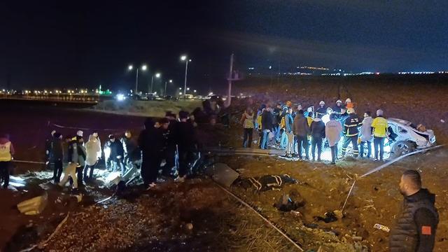 Batman'da feci kaza! İki otomobil çarpıştı: Ölü sayısı 4'e çıktı!