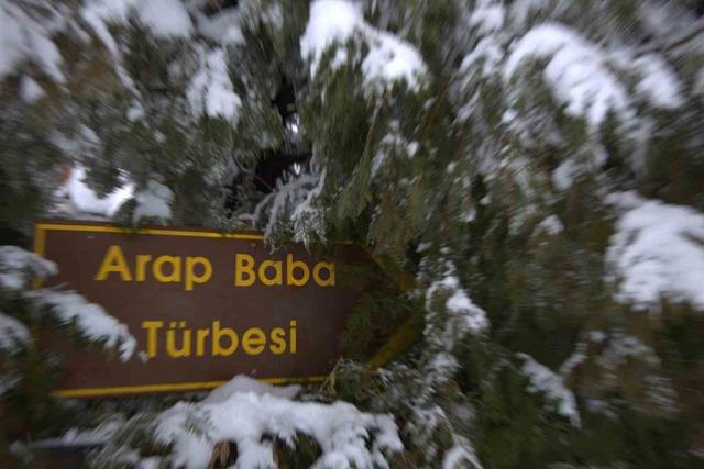 Yoğun kar yağışı Harput&rsquo;u yuttu, 4 bin yıllık tarih g&ouml;zden kayboldu 13
