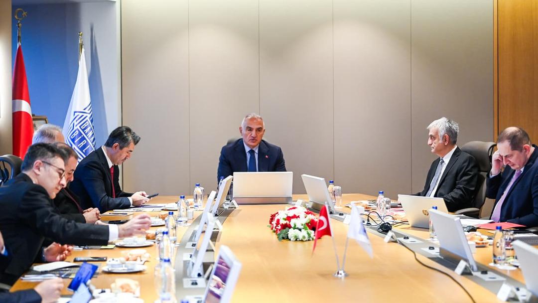 T&uuml;rkiye&rsquo;nin turizm g&uuml;ndemi masaya yatırıldı! Bakan Ersoy&rsquo;dan a&ccedil;ıklama 1