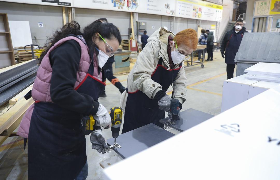 12 yıl &ouml;ğretmenlikten sonra marangoz oldu 2