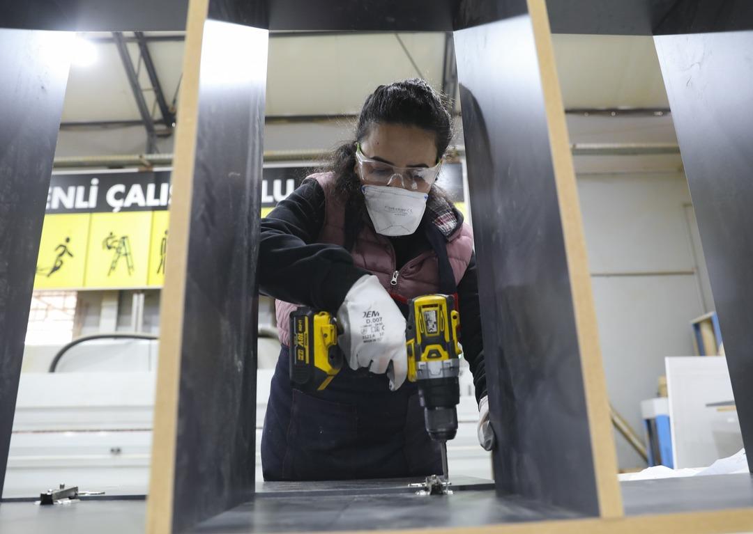 12 yıl &ouml;ğretmenlikten sonra marangoz oldu 4