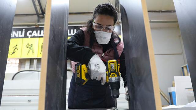 12 yıl öğretmenlikten sonra marangoz oldu