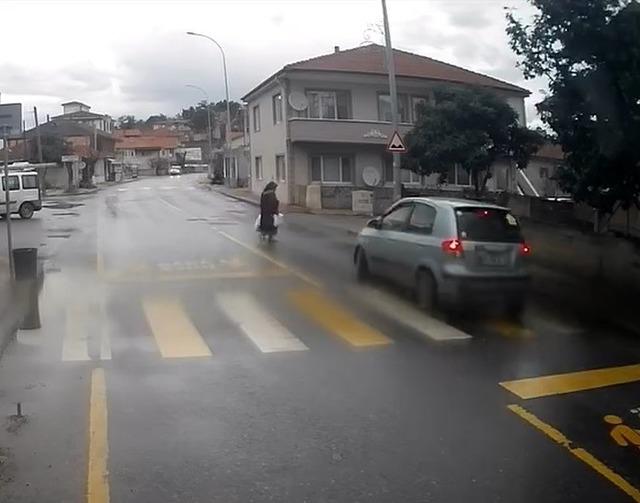 Otomobilin &ccedil;arptığı yaşlı kadın hayatını kaybetti 2
