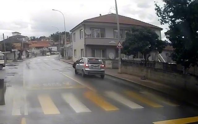 Otomobilin &ccedil;arptığı yaşlı kadın hayatını kaybetti 1