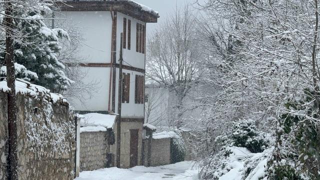 Safranbolu&rsquo;da kar yağışı tarihi konakları yeniden beyaza b&uuml;r&uuml;d&uuml; 1