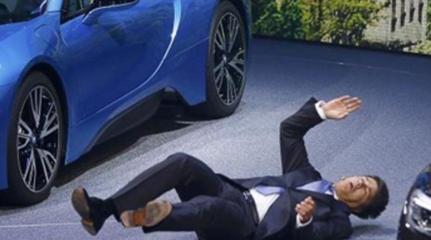 BMW CEO'su yere yığıldı