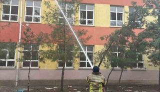Diyarbakır&rsquo;da boş okulda yangın