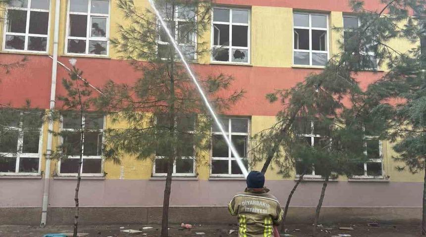 Diyarbakır&rsquo;da boş okulda yangın