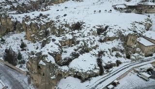 Tarihin ilk apartmanı karlar altında kaldı