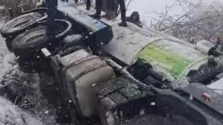 Kontrolden çıkan vidanjör şarampole devrildi