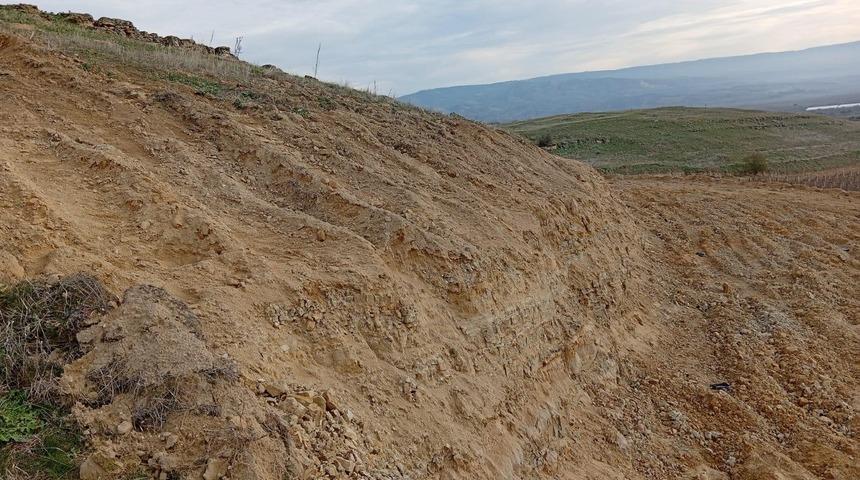 Arkeolojik sit alanında ka&ccedil;ak kazı yaptıkları belirlenen 9 şahıs g&ouml;zaltına alındı
