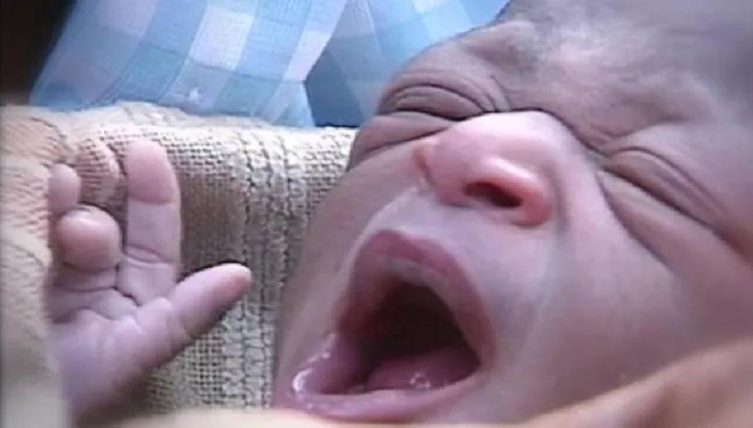 Felaketin ortasında ağa&ccedil;ta doğan  Mucize bebek  25 yaşında hayatını kaybetti! 3