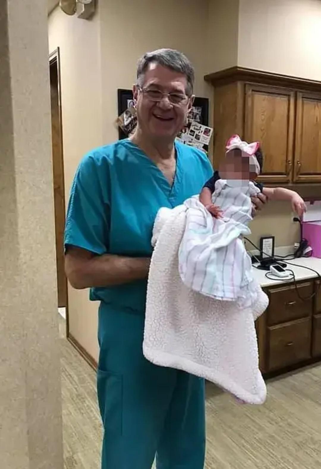 Test yaptırdı, 16 kardeşi olduğunu &ouml;ğrendi! Ger&ccedil;ek babası herkesi şaşkına &ccedil;evirdi 2