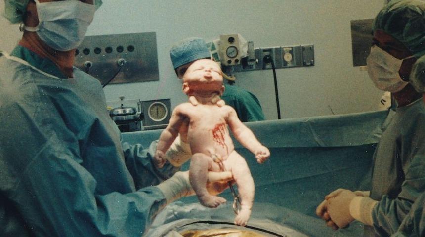 Test yaptırdı, 16 kardeşi olduğunu &ouml;ğrendi! Ger&ccedil;ek babası herkesi şaşkına &ccedil;evirdi