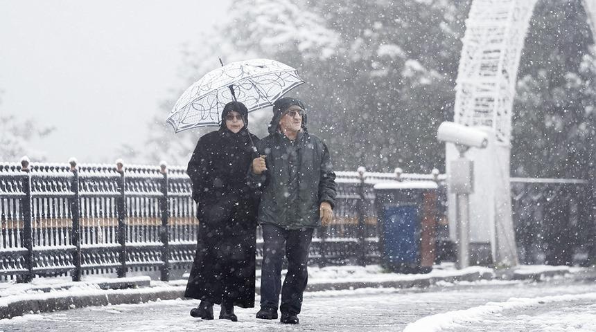 İstanbul'da kar tahmini doğru &ccedil;ıkmıştı: Tarih verdi! 'Son 9 yılın en soğuk kışı'