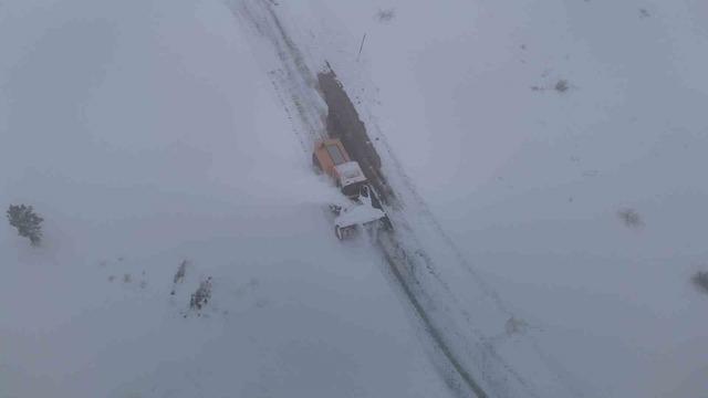 Elazığ&rsquo;da 130 k&ouml;y yolu a&ccedil;ıldı,  207&rsquo;sinde &ccedil;alışmalar s&uuml;r&uuml;yor 6