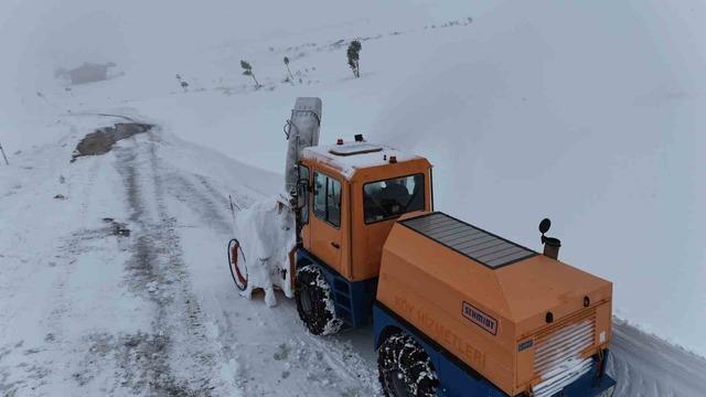 Elazığ’da 130 köy yolu açıldı, 207’sinde çalışmalar sürüyor 4