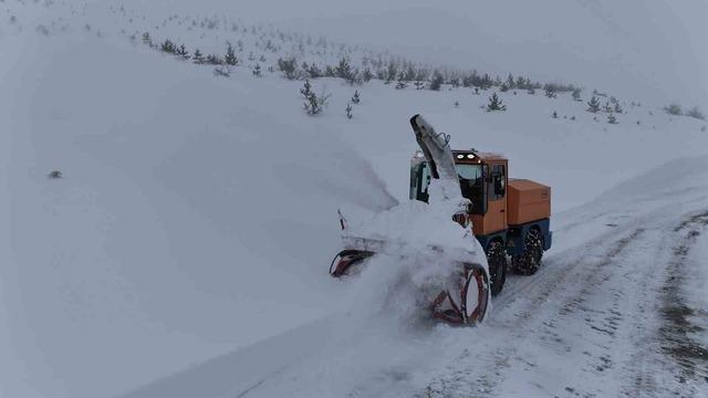 Elazığ’da 130 köy yolu açıldı, 207’sinde çalışmalar sürüyor 1