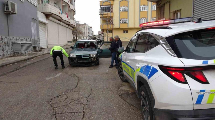 Otomobille motosiklet &ccedil;arpıştı: 2 yaralı