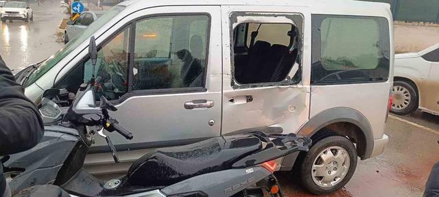 Siirt&rsquo;te hafif ticari ara&ccedil; ile motosiklet &ccedil;arpıştı: 1 yaralı 1