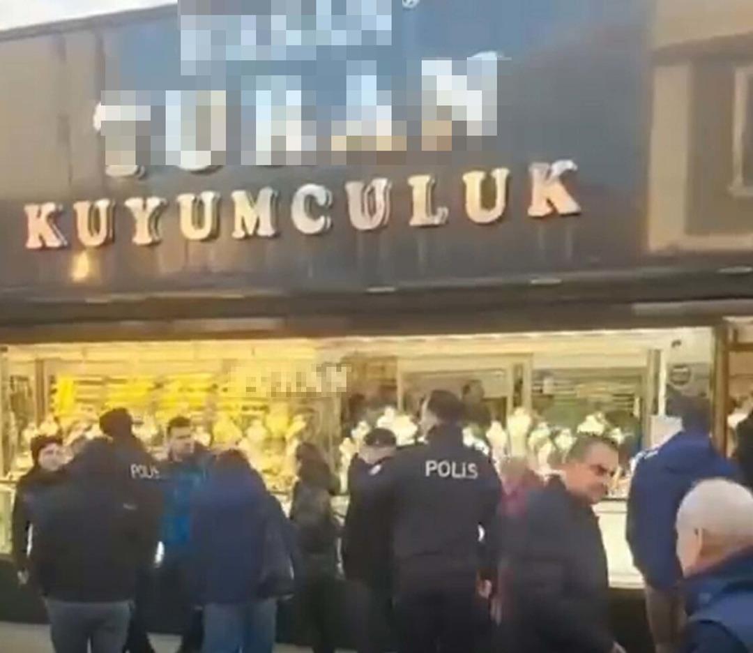 Kar vaadiyle para ve altın topladığı &ouml;ne s&uuml;r&uuml;len kuyumcu ve oğlu kayıplara karıştı 1