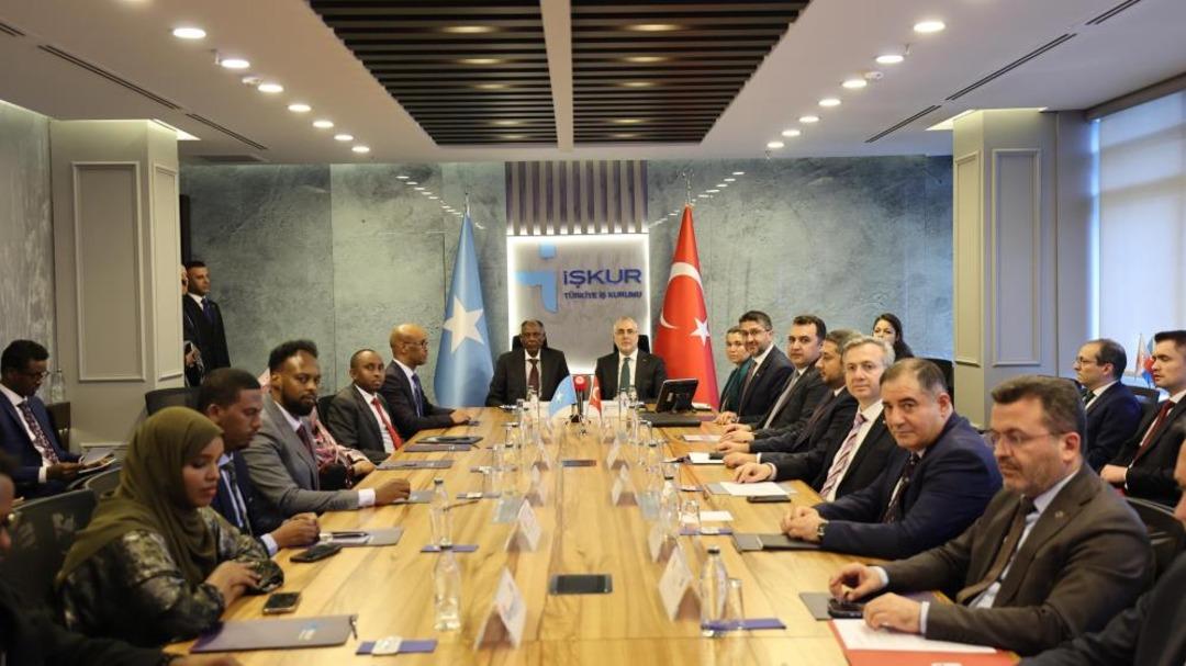 Bakan Işıkhan, Somalili mevkidaşı Salim Alio Ibro ile bir araya geldi 1