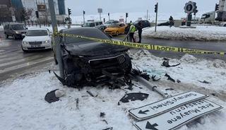 Yozgat&rsquo;ta iki otomobil &ccedil;arpıştı: 1 &ouml;l&uuml;, 1 yaralı