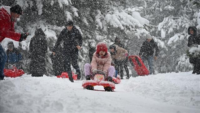 Valilikler peş peşe açıkladı: Okullar tatil mi? 14 Ocak Çarşamba kar tatili olan il ve ilçeler