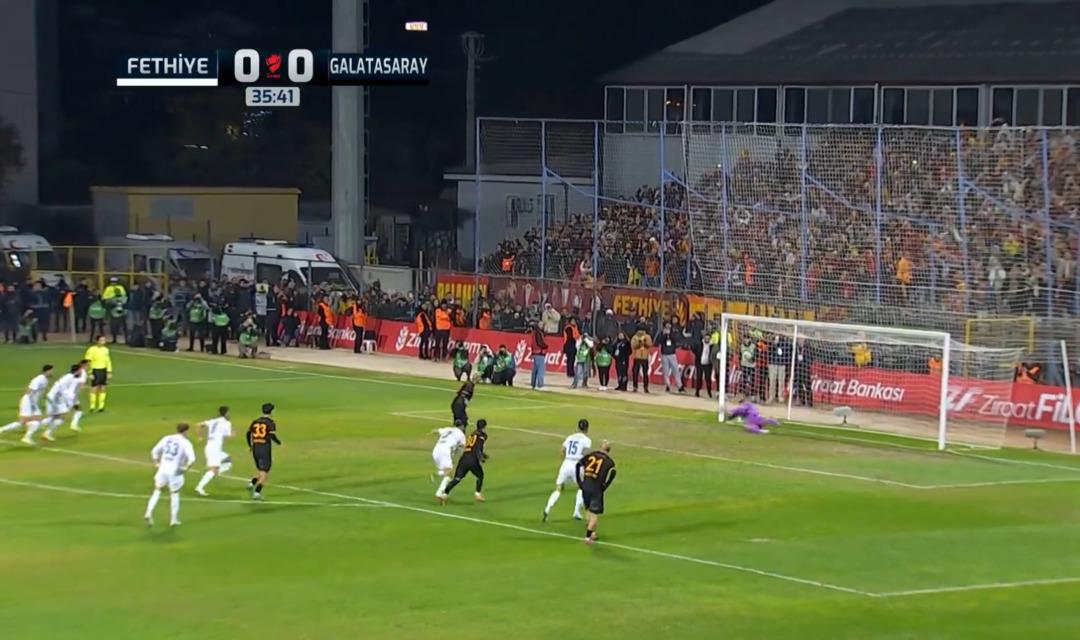 Mauro Icardi den "yok artık" dedirten performans! 2 dakikada 2 penaltı ka&ccedil;ırdı 1