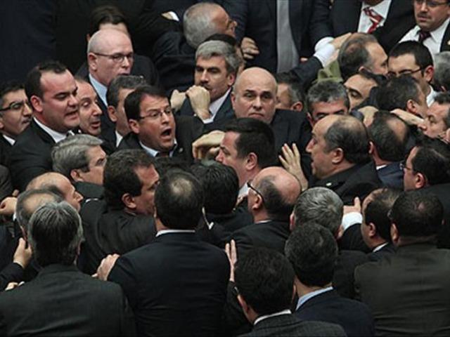 Meclis'te huzur bozan ve kavga &ccedil;ıkaran milletvekilleri yandı! TBMM'de artık Fransız modeli uygulanacak