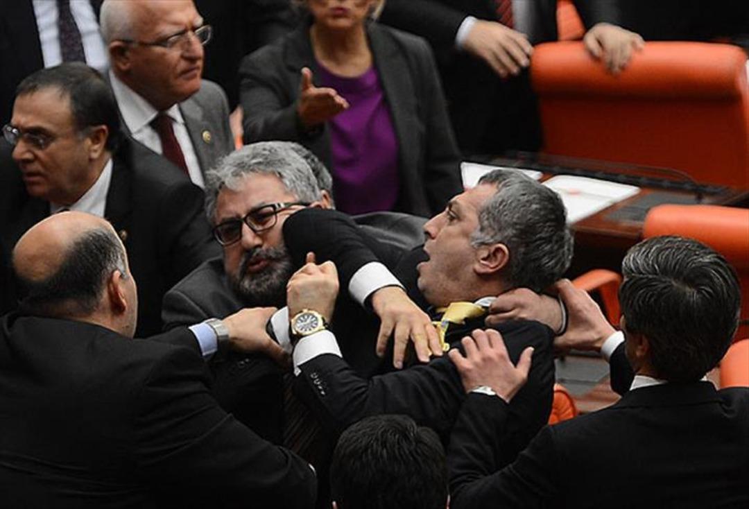 Meclis te huzur bozan ve kavga &ccedil;ıkaran milletvekilleri yandı! TBMM de artık Fransız modeli uygulanacak 1