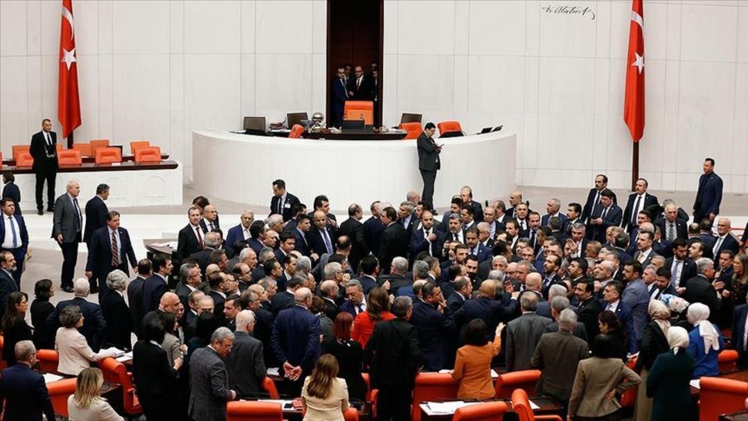 Meclis te huzur bozan ve kavga &ccedil;ıkaran milletvekilleri yandı! TBMM de artık Fransız modeli uygulanacak 2