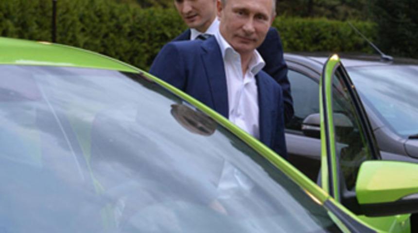 Putin, 'Lada Vesta'nın test sürüşünü yaptı