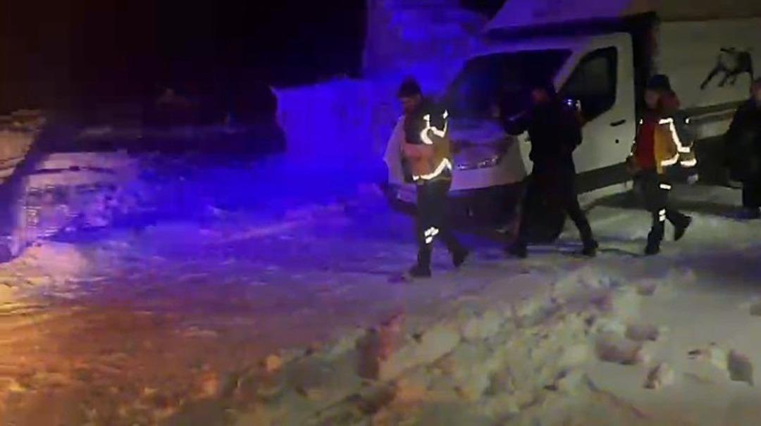 Kars ta 1 yaşındaki bebek i&ccedil;in ekipler seferber oldu 1