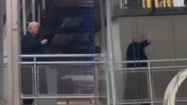 Trump'ı kızdıran protesto! Duyunca sinirlendi, küfür edip orta parmağını gösterdi