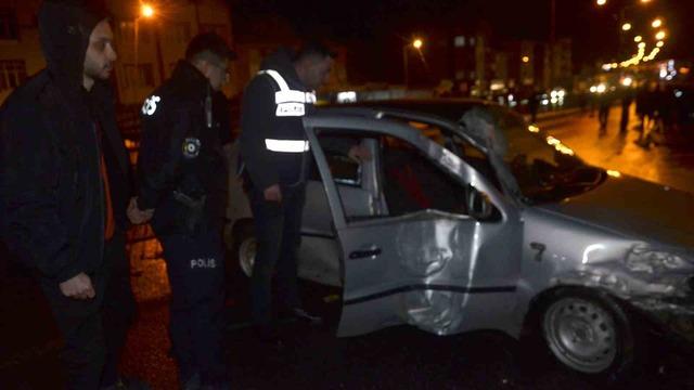 Buzlanma zincirleme kazaya neden oldu: 3 kişi yaralandı!