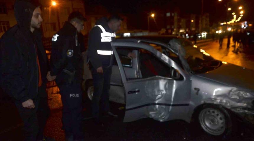 Buzlanma zincirleme kazaya neden oldu: 3 kişi yaralandı!