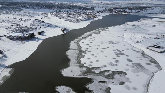 Donan Emre Gölü görüntüsüyle kartpostalları aratmadı