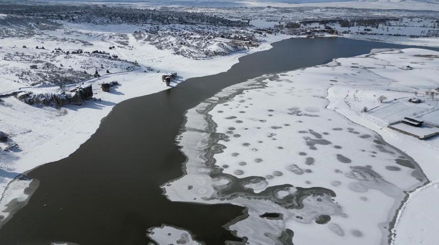 Donan Emre G&ouml;l&uuml; g&ouml;r&uuml;nt&uuml;s&uuml;yle kartpostalları aratmadı