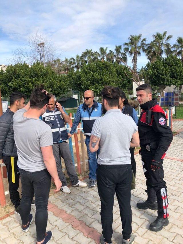 Alanya&rsquo;da polis parklarda denetimlerini s&uuml;rd&uuml;r&uuml;yor 3