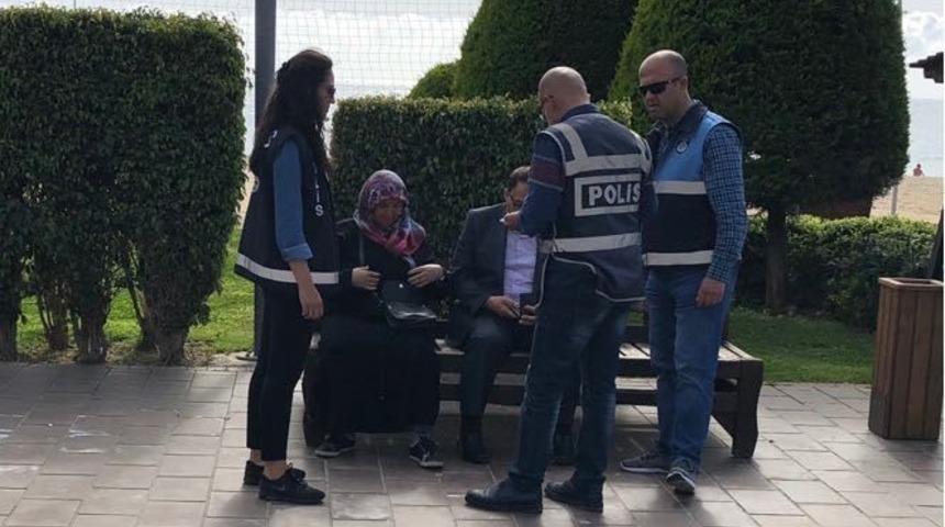 Alanya&rsquo;da polis parklarda denetimlerini s&uuml;rd&uuml;r&uuml;yor