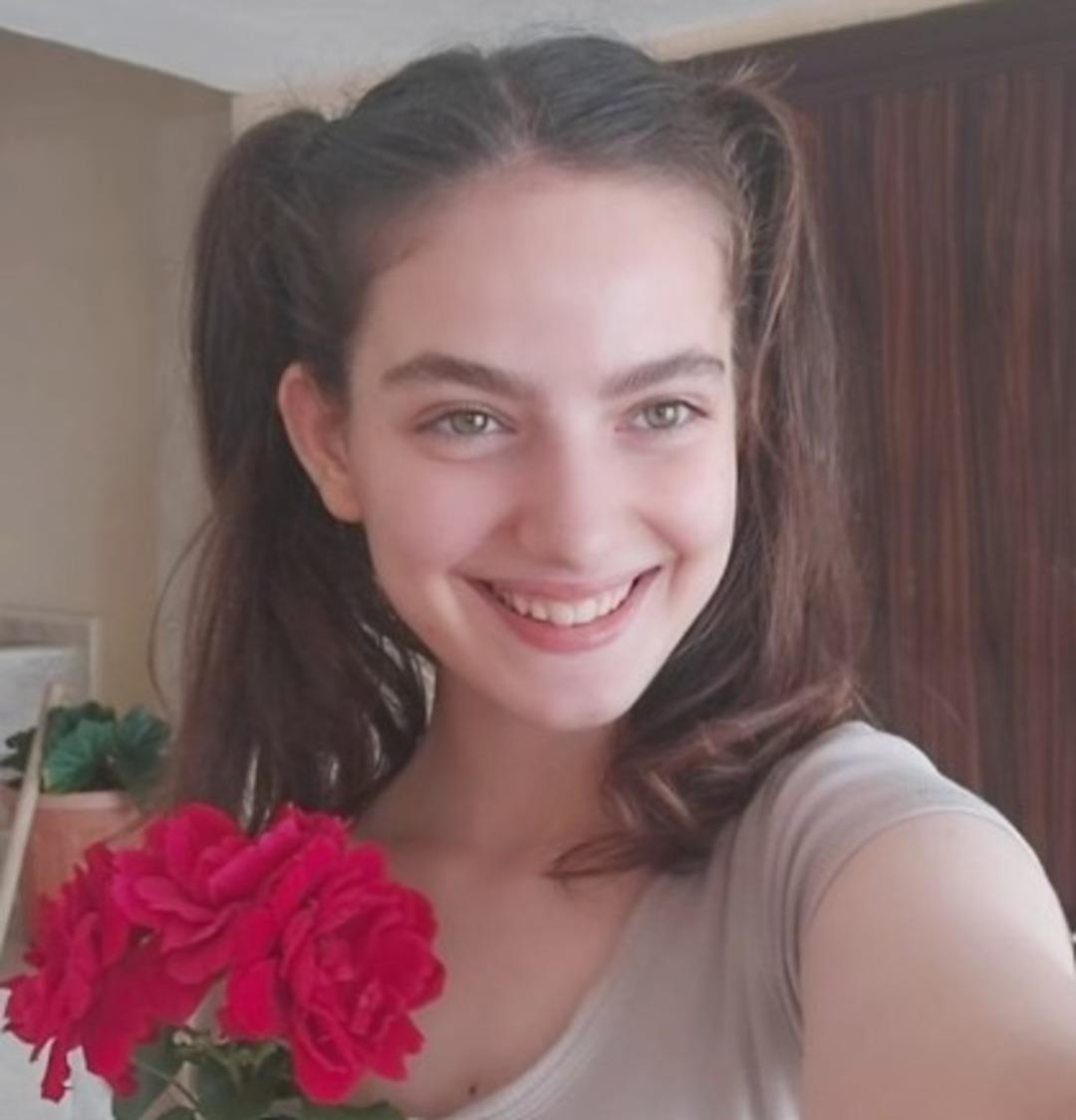 Taşacak Bu Deniz&rsquo;in Eleni&rsquo;si Ava Yaman ın &ccedil;ocukluk hali g&uuml;ndem oldu! Herkes aynı şeyi s&ouml;yledi  3