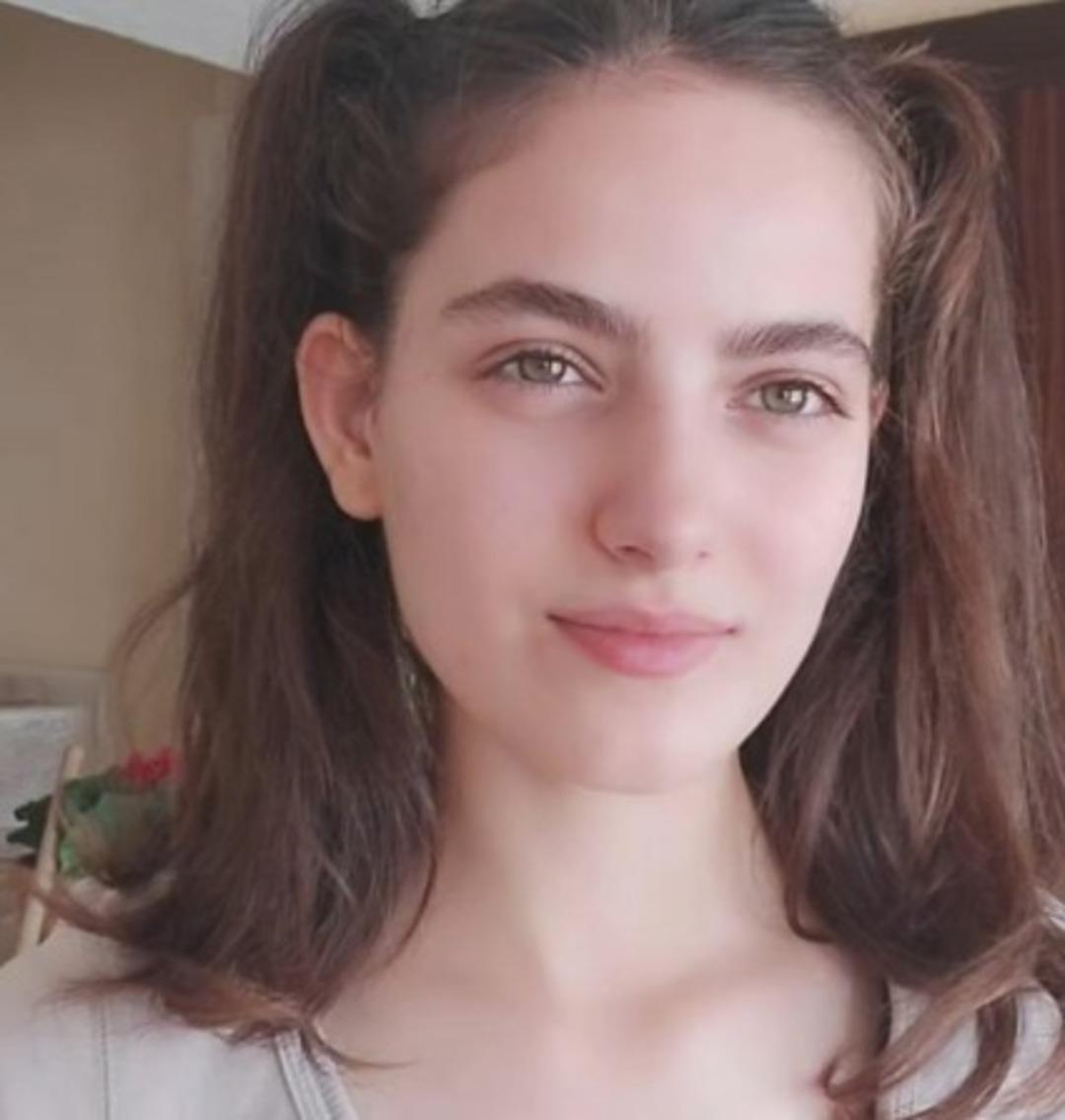 Taşacak Bu Deniz&rsquo;in Eleni&rsquo;si Ava Yaman ın &ccedil;ocukluk hali g&uuml;ndem oldu! Herkes aynı şeyi s&ouml;yledi  2